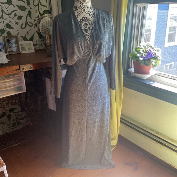 ALL IN FAVOR Thyme Cozy Ribbed Midi Dress size S - Picture 4 of 10